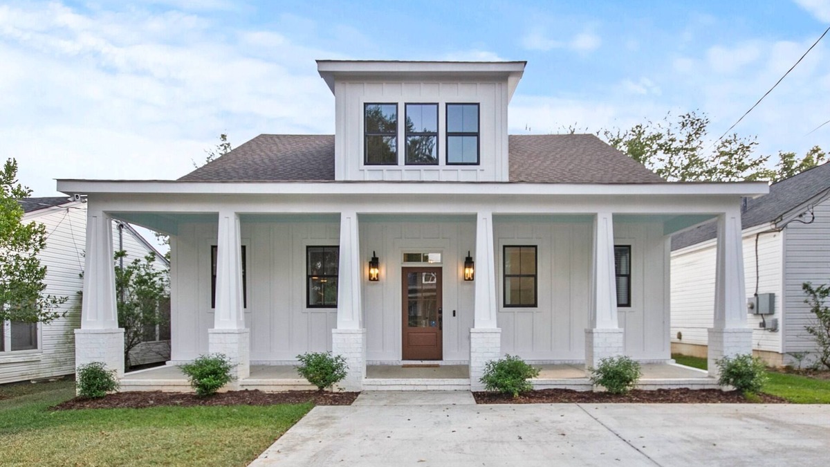 Northport House | The Southern Belle Newly Constructed Home 2 Miles from UA Campus!