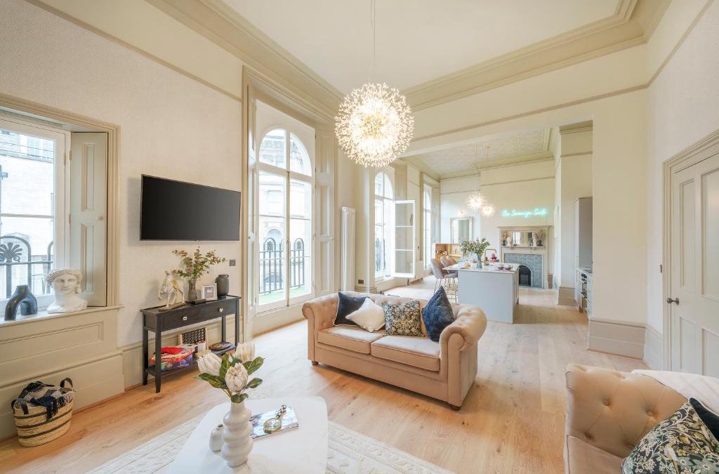 Bristol Old City Apartment | The Sovereign Suite - 2 Bedroom Apartment in Central Bristol by Mint Stays