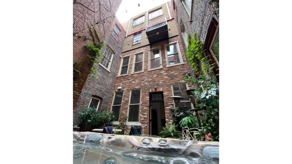 Central Northside Apartment | "The Spa Room" Renovated Flashlight Factory