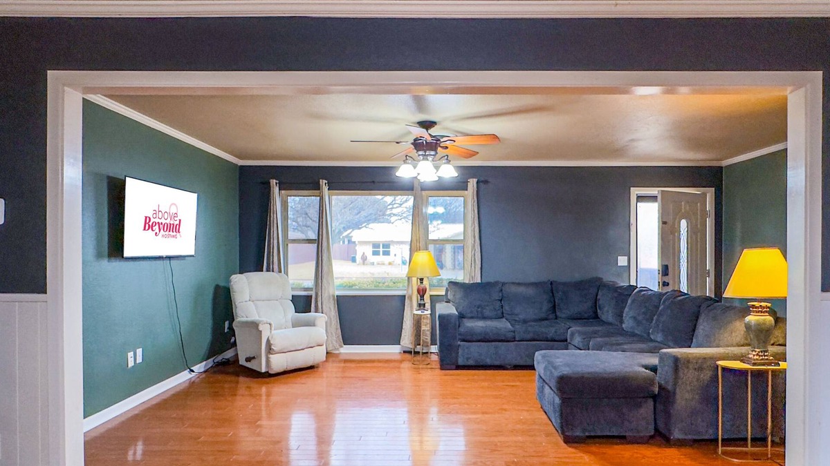 Burkburnett House | The Spacious Avocado | 4 Bed, 2 Bath