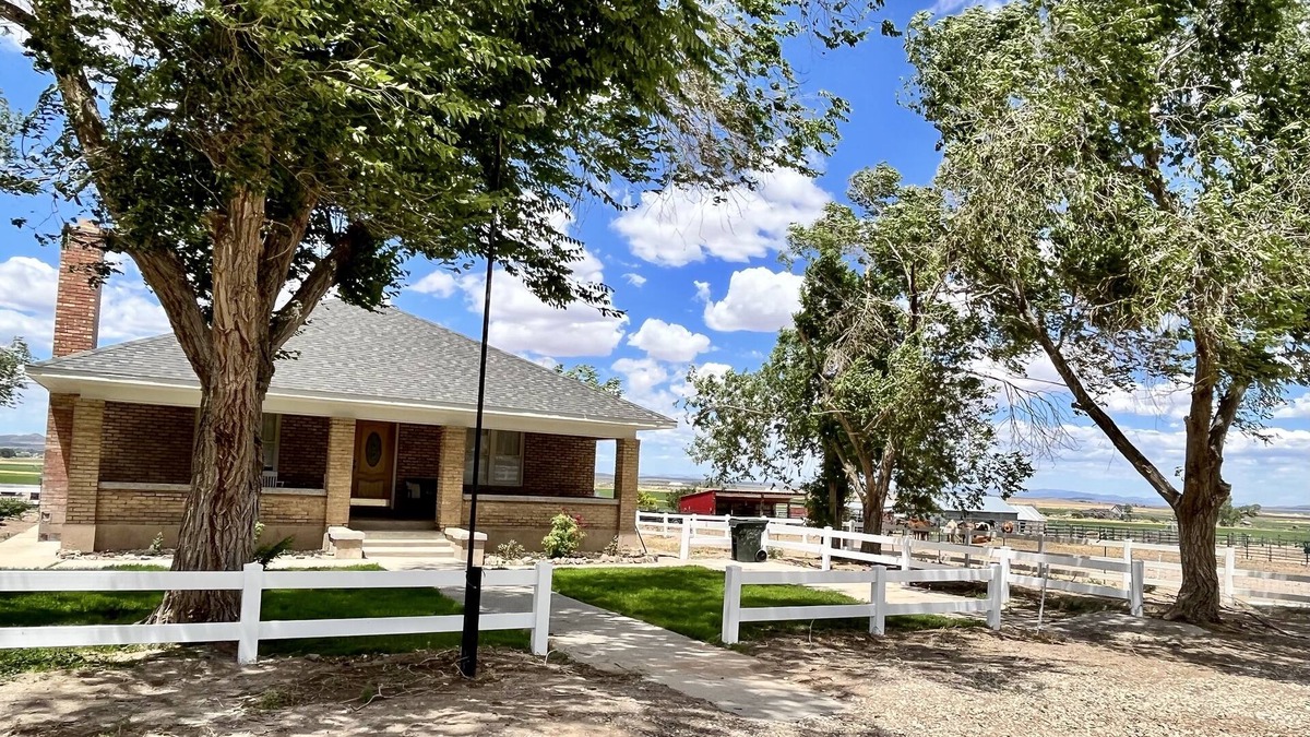 Enoch Other | The Spacious, Vintage House on the Ranchn