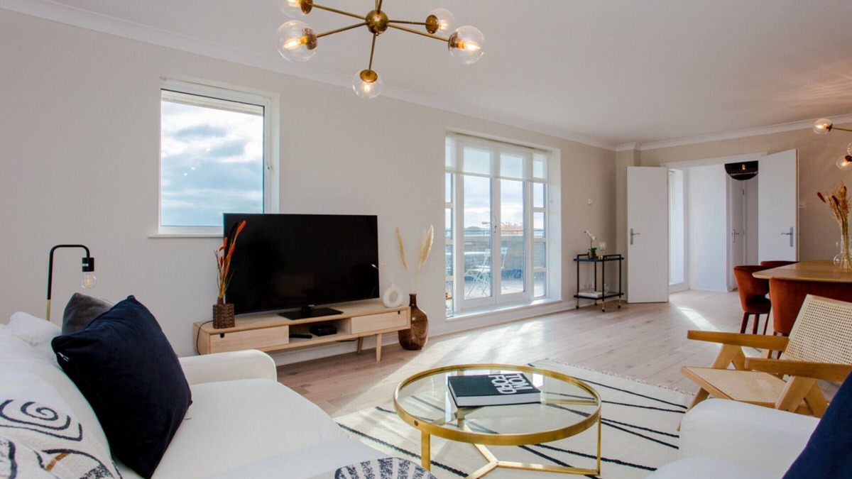 Coppetts Apartment | The Sparkford Gardens - Lovely 2BDR with Balcony