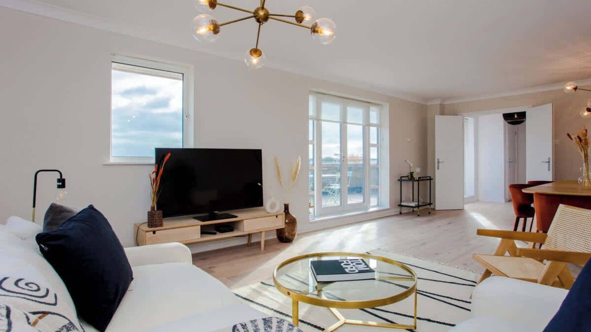 Coppetts Apartment | The Sparkford Gardens - Lovely 2BDR with Balcony