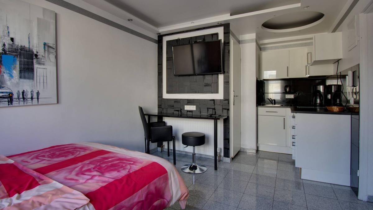 Hartenberg-Munchfeld Apartment | THE SPECIAL WITH CHARM, FLAIR & STICK