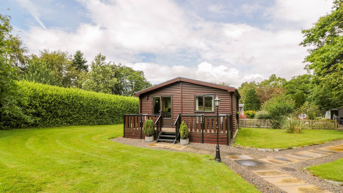 Jedburgh Cottage | THE SPINNEY LODGE, pet friendly, with a garden in Jedburgh