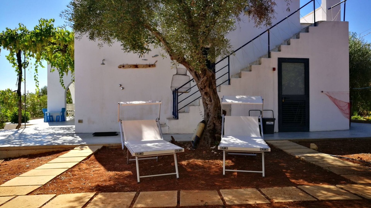 Marina di Pescoluse Villa | The spirit of a very colourful countryside Villa near the sea