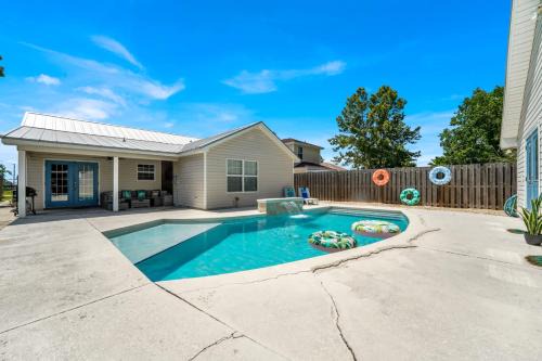 Lynn Haven House | The Splash Pad Sleeps 13 w Pool Patio and Garage