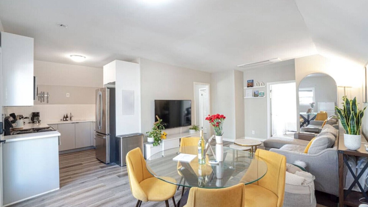 Minor Apartment | The Spot- King Bed, Balcony, BBQ