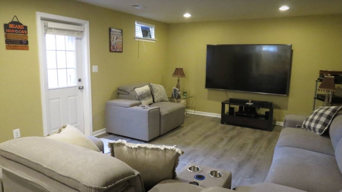Waldorf House | The SPOT nIn the Gleneagle community of Waldorf Maryland near St. Charles Mall