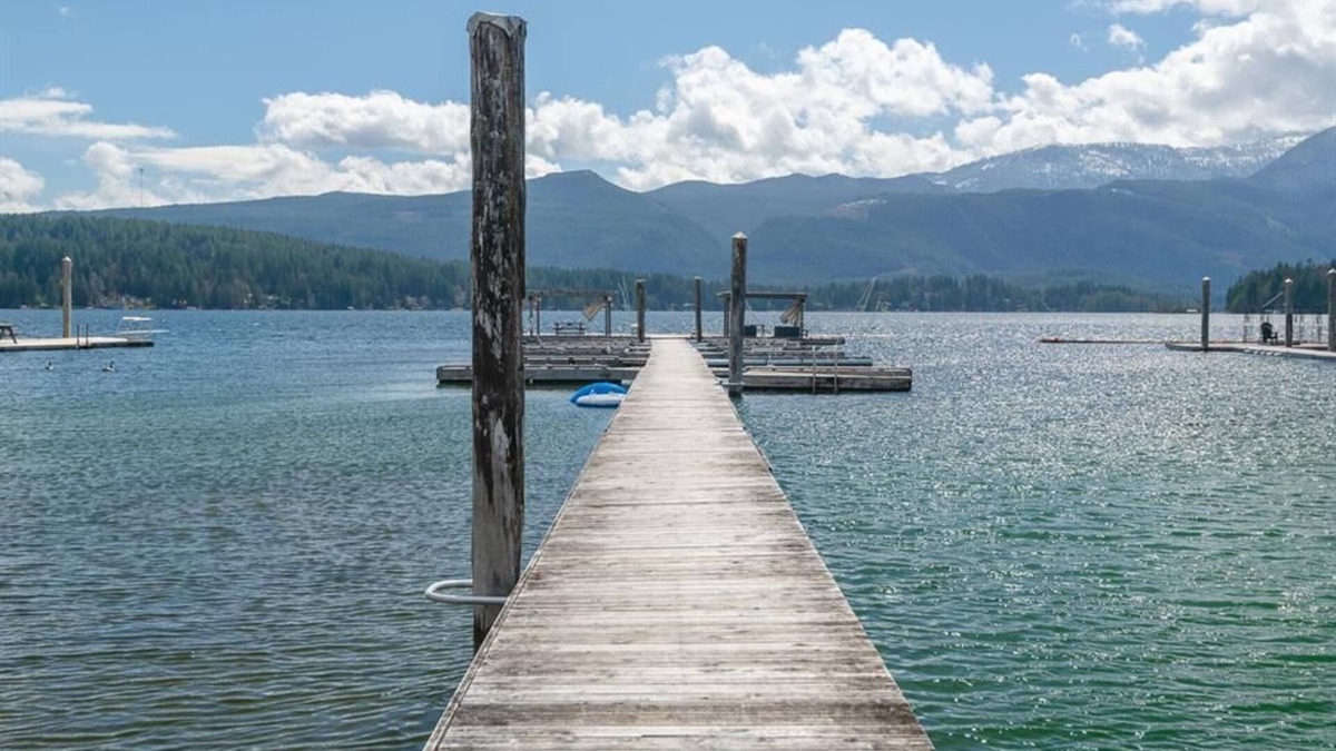 Port Alberni Cabin | The Spot on Sproat Lake