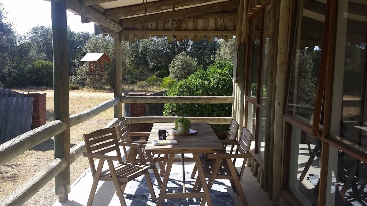 The Honeysuckles House | THE SPRAY ON THE 90!