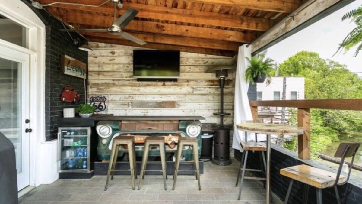 Siloam Springs Condo | "The Spring Loft" located in Downtown Siloam Springs, Arkansas on Sager Creek
