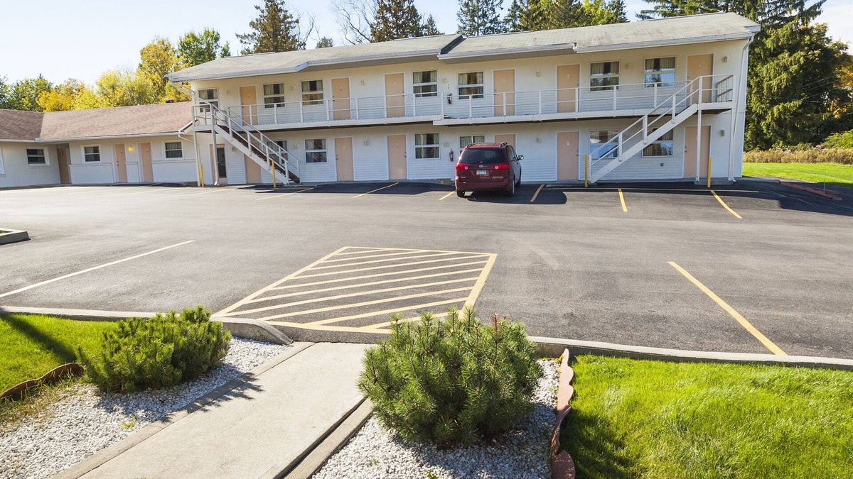 Etna Hotel | The Springwater Inn