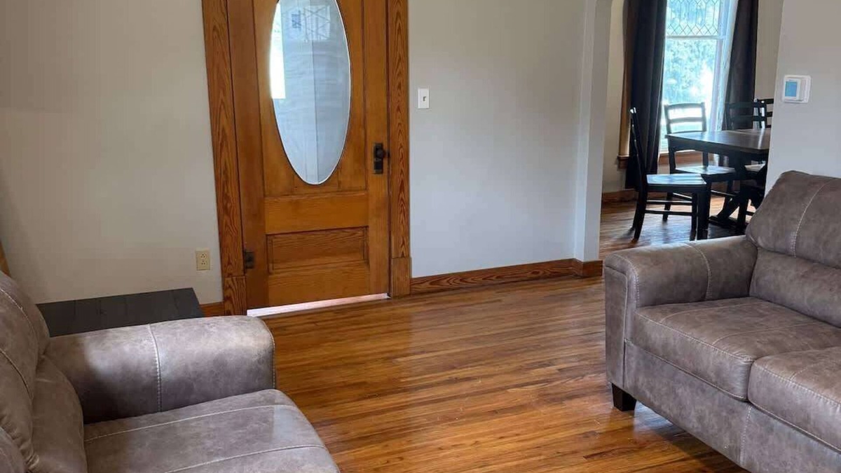 Ogallala House | The Spruce House Near Lake Mac 4BR Great Location