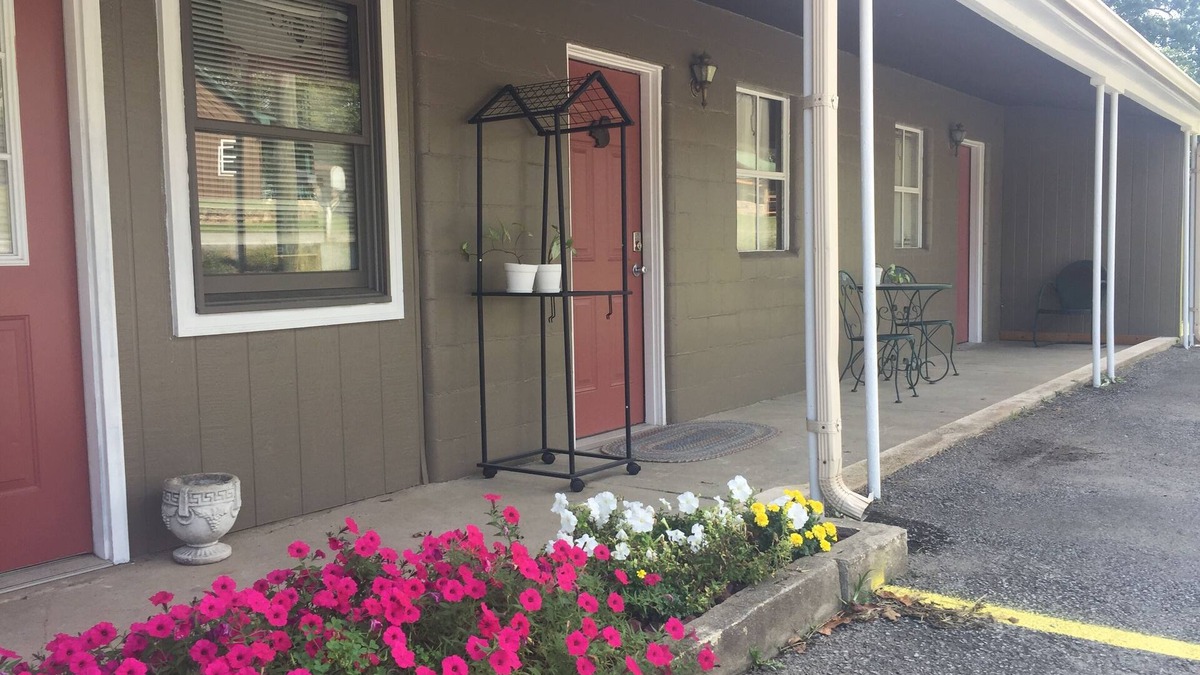 Aurora Apartment | The Squirrels Nest in the quaint village of Aurora