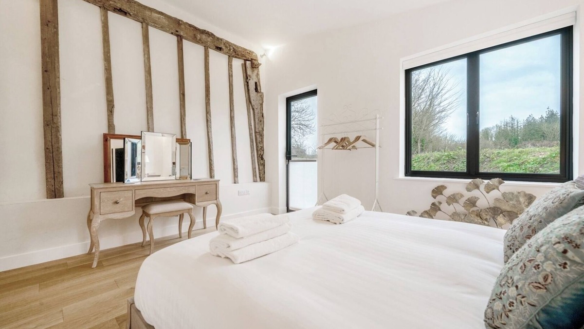 Bury St Edmunds Apartment | The Stable Barn, Smallwood Farm House