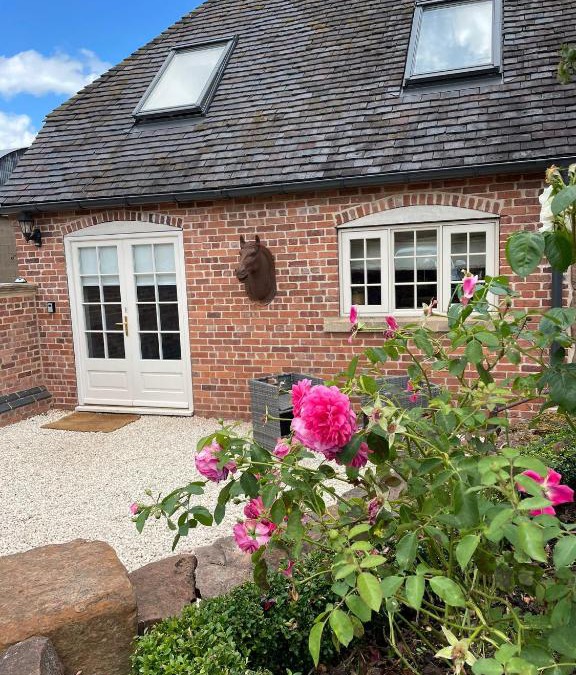 Barrow upon Trent Apartment | The Stable Loft. NEC, Airport