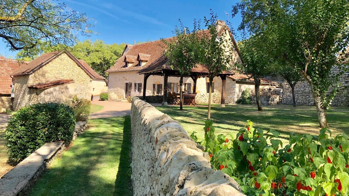 Camboulit House | The Stables, a beautifully converted house of 202 sqm within 2 acres.