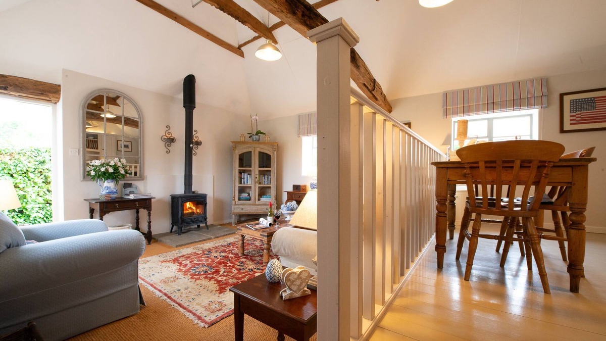 Halstead Cottage | The Stables - A rural, romantic retreat in a particularly pretty countryside setting close to Castl