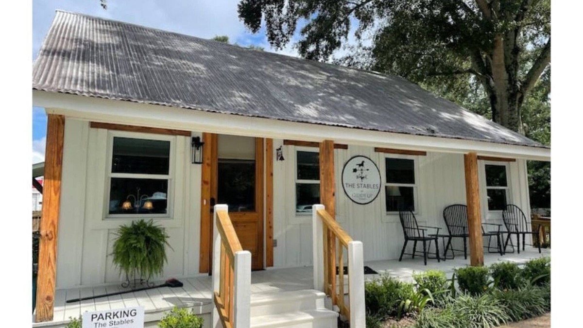 Folsom Cottage | The Stables at Giddy Up Folsom English Cottage