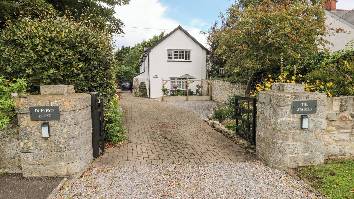 Saint Athan Cottage | THE STABLES, family friendly, character holiday cottage in St Athan