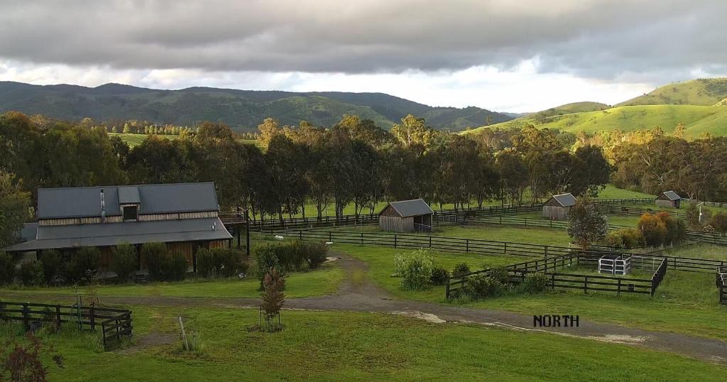 Strath Creek House | The Stables - Farm Stay