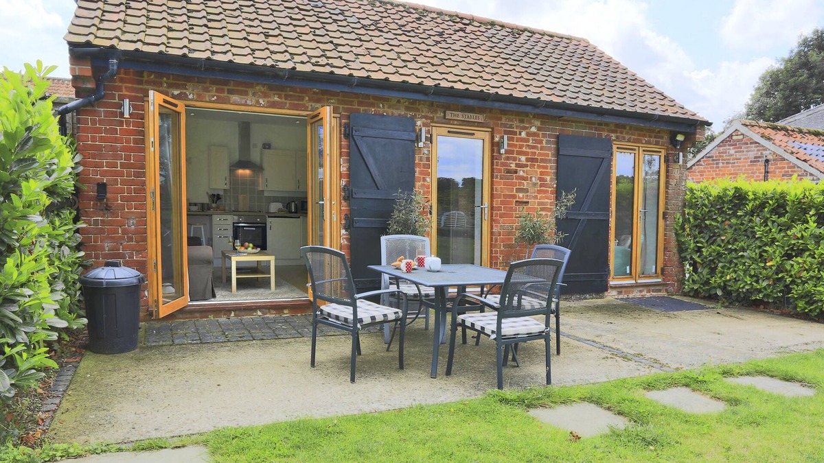 Saxmundham House | The Stables - Friston