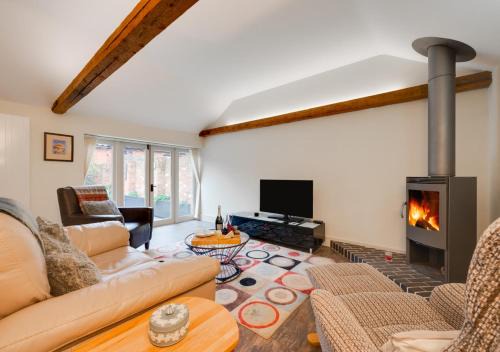 Woodbridge House | The Stables