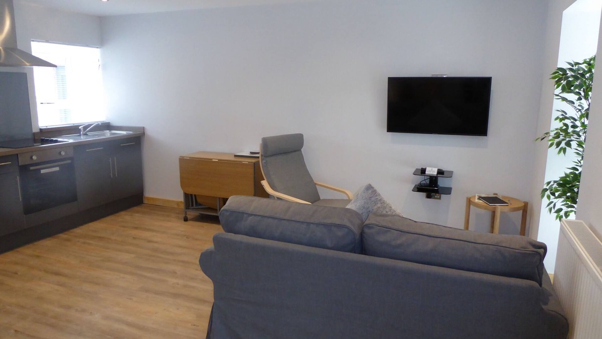 Arden Apartment | The Stables Lower Cottage 5 (Auchendennan) - sleeps 2 guests in 1 bedroom