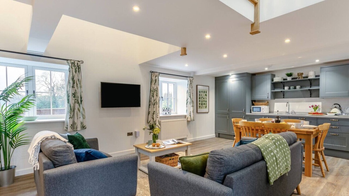 Kenn House | The Stables - Orange Elephant