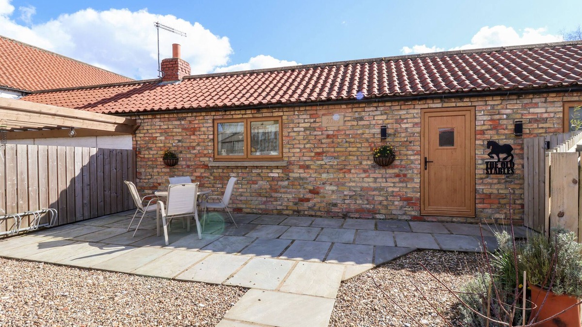 Driffield Cottage | THE STABLES, pet friendly, with a garden in Bridlington