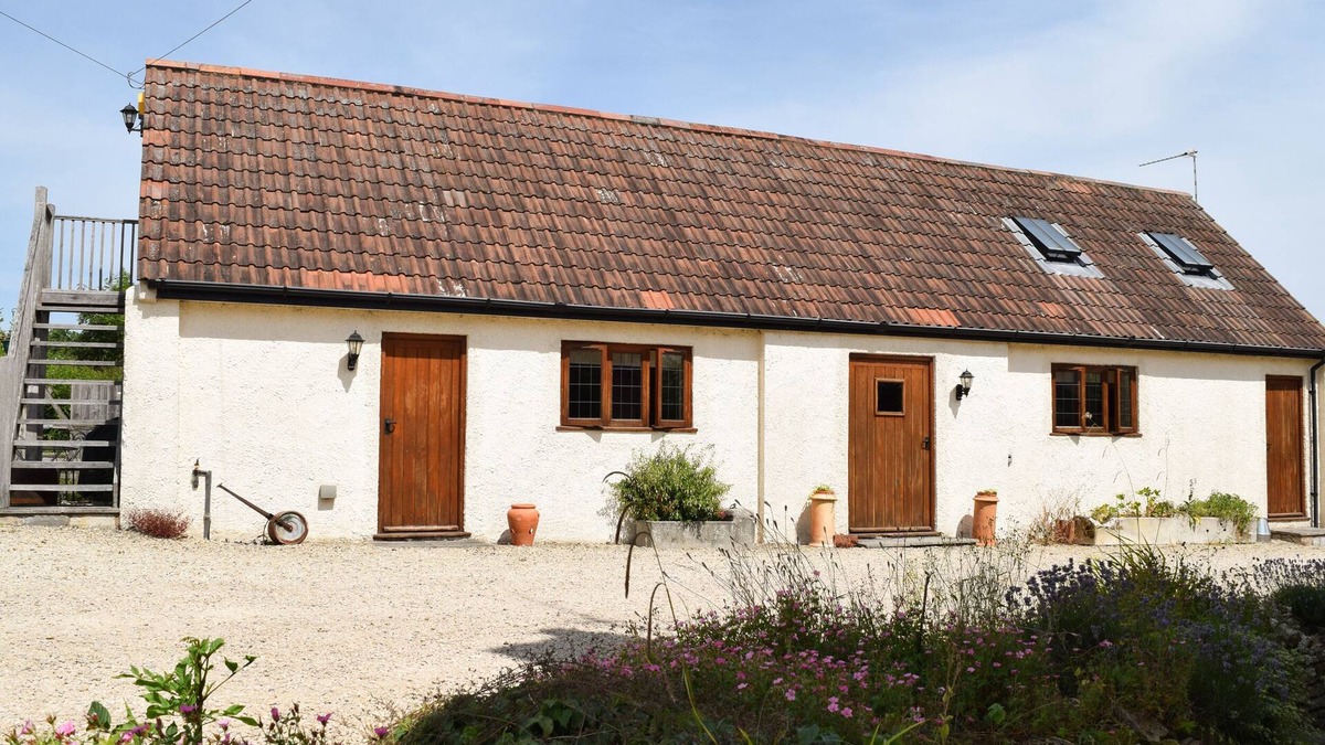 Curry Mallet Cottage | THE STABLES, pet friendly, with a garden in North Curry