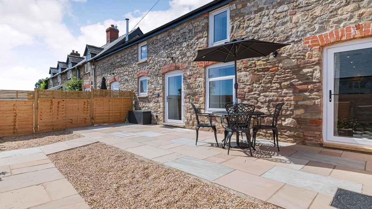 Llanvair Kilgeddin Cottage | The Stables - UK40093