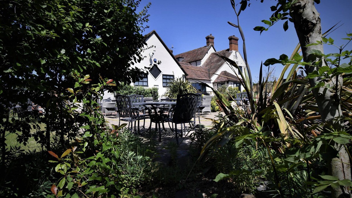 Saintbury Hotel | The Stag