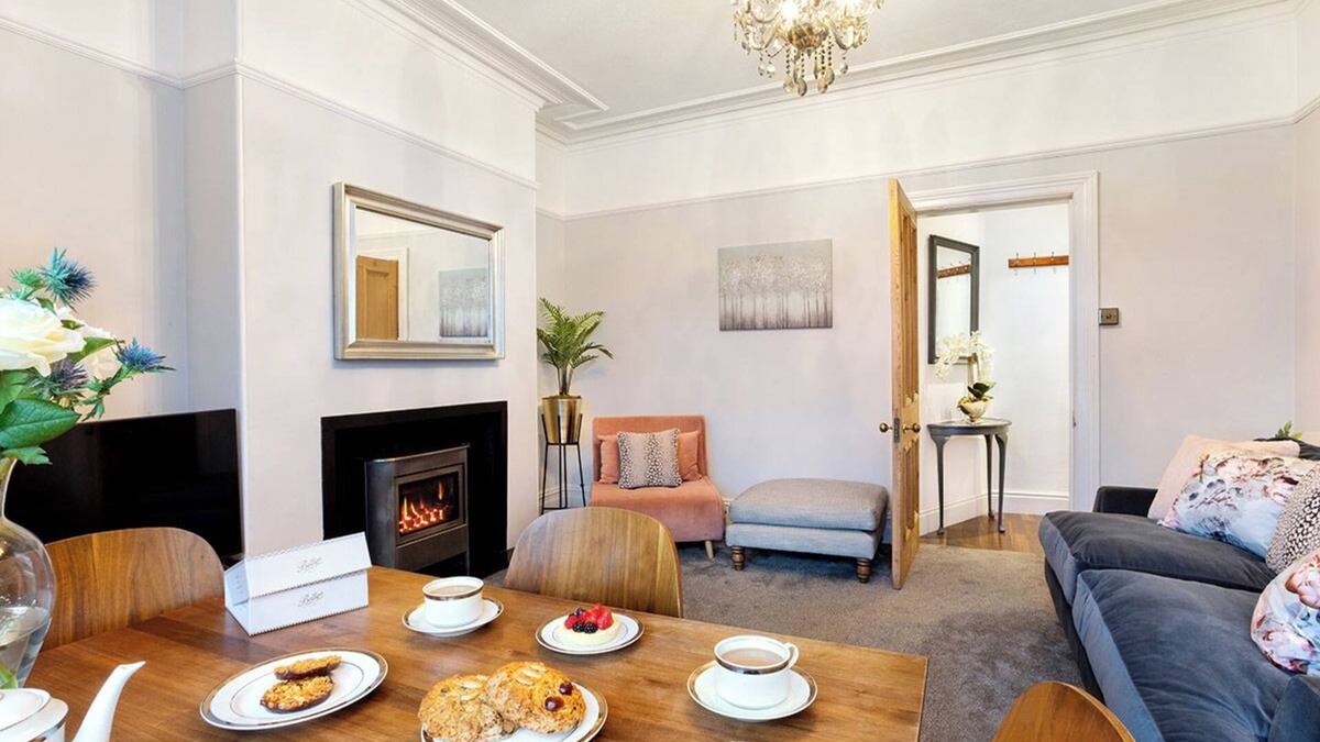 Harrogate Apartment | The Stanley Suite -1 bedroom apt, Harrogate. Free Parking. Garden. Dog Friendly.