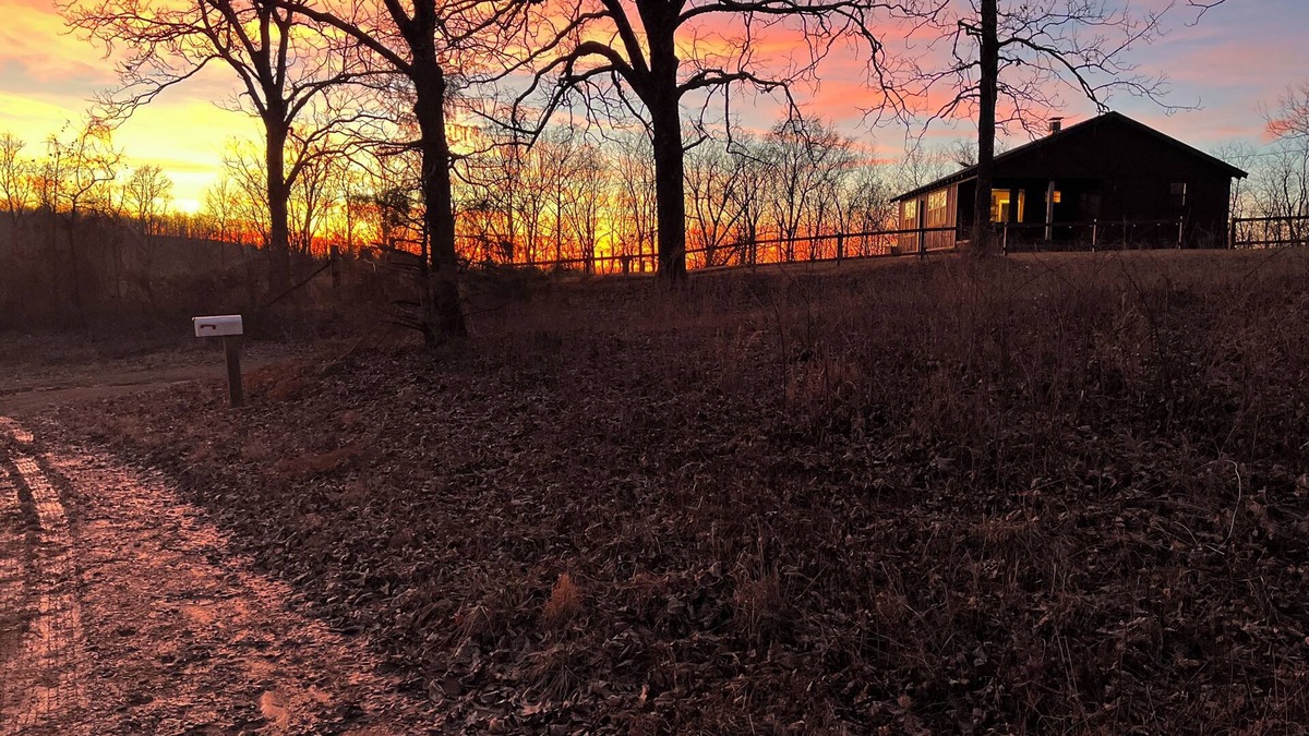 Boston Cabin | The Stargazer Cabin at Moonhull Mountain — hike-in, hike-out lodging on the OHT