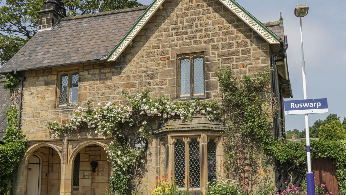 Ruswarp Cottage | THE STATION HOUSE, pet friendly, character holiday cottage in Ruswarp