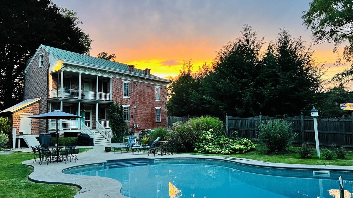 Campbelltown House | The Stauffer House