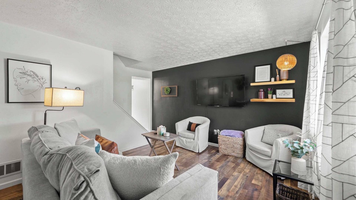 Summit Station House | The StayBerry – Stay for 6