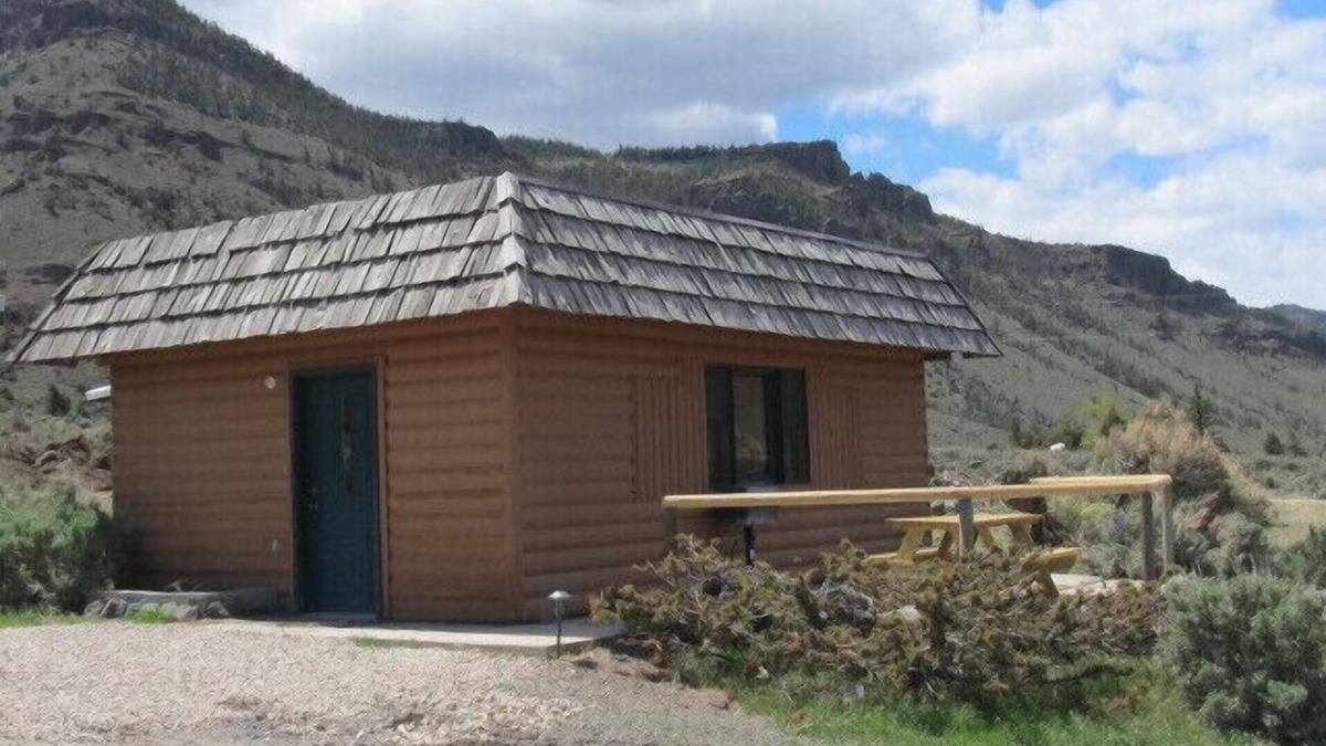 Wapiti Cabin | The Stewart - Cabin with Mountain views, Close to Yellowstone