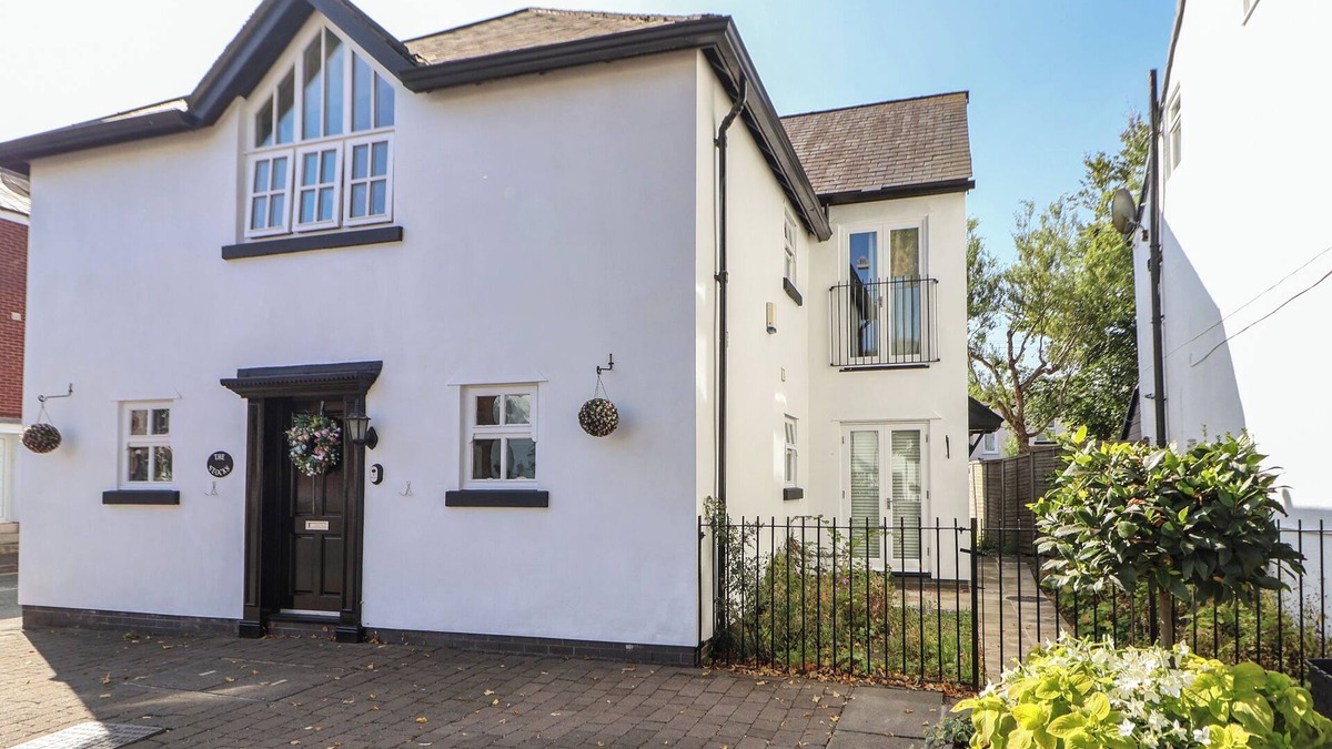 Newton-le-Willows Cottage | THE STOCKS, family friendly in Newton-Le-Willows, Merseyside