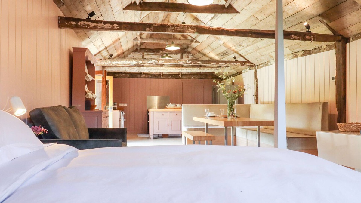 Stonegate Cottage | THE STONE BARN, romantic, character holiday cottage in Ticehurst