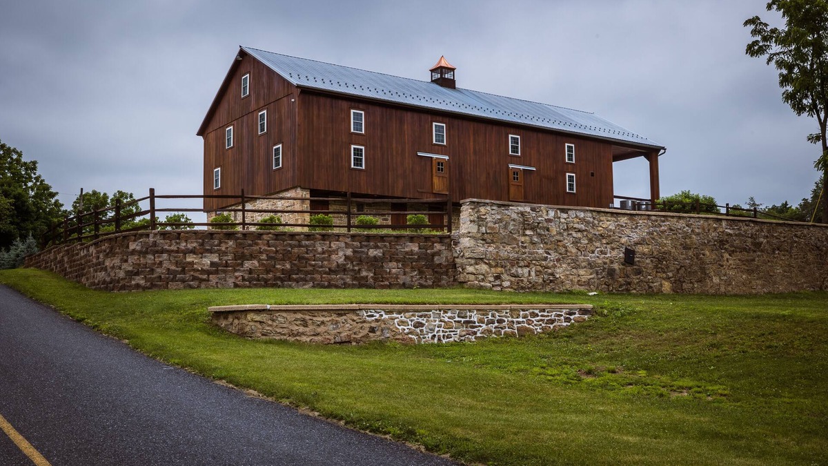 Cumbola Cabin | The Stone Barndominium | Game Room, Fire Pit + Bar!