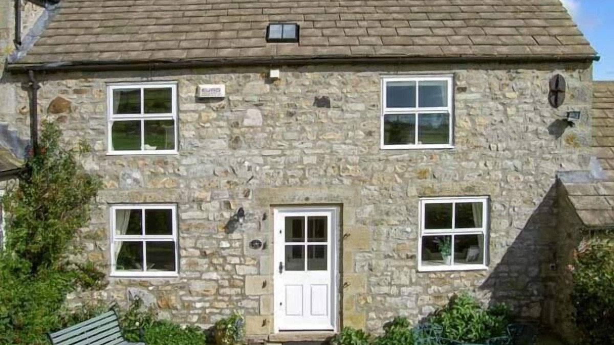 Barnard Castle Cottage | THE STONE BYRE, family friendly, with open fire in Barnard Castle