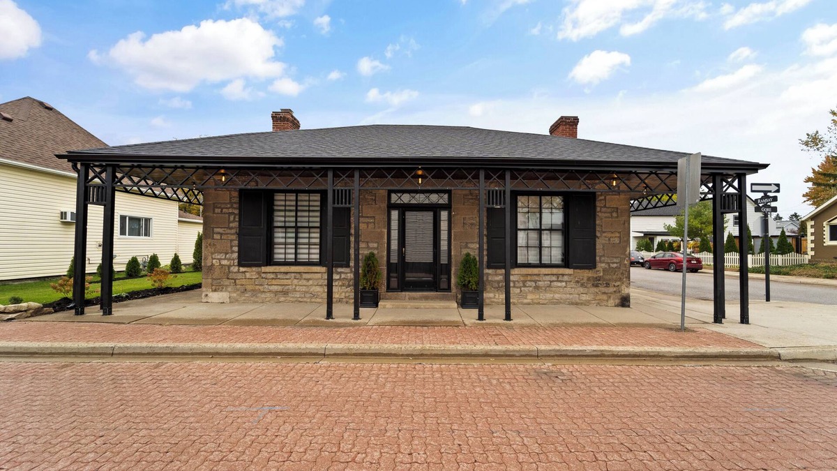 Amherstburg House | The Stone Cottage