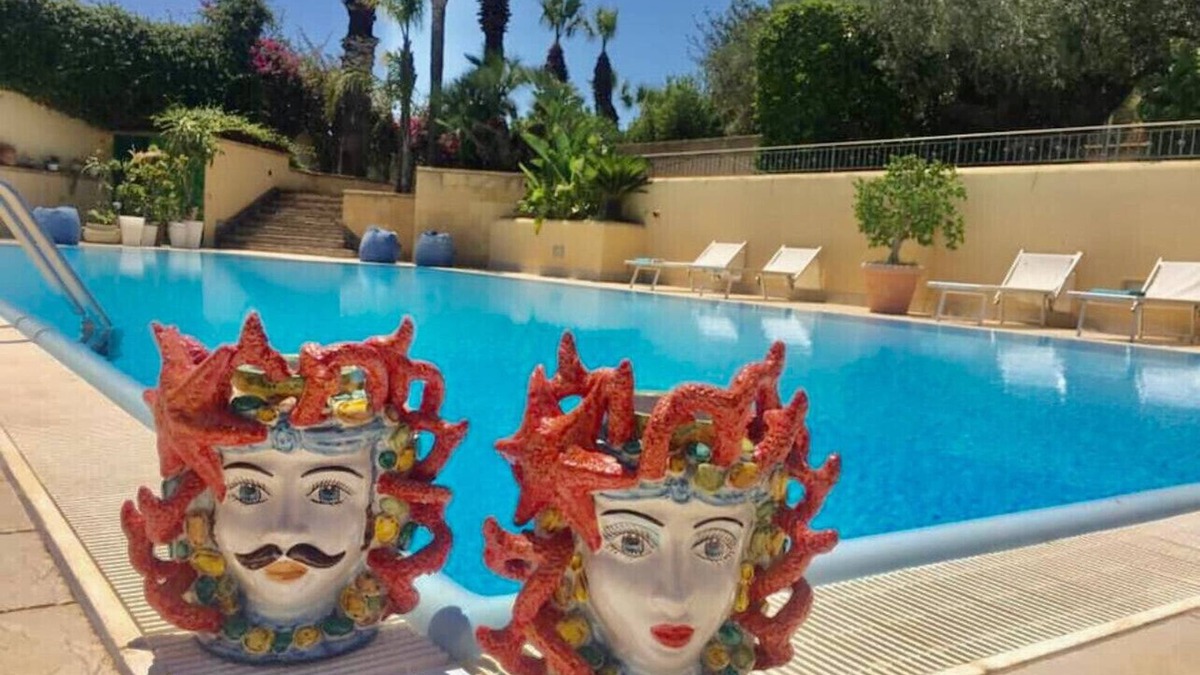 Marsala Villa | The String of Pearls in Marsala