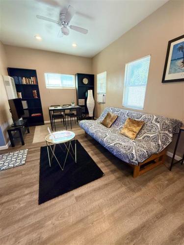 Clairemont Mesa West Apartment | The studio apartment in Clairemont - New AC unit