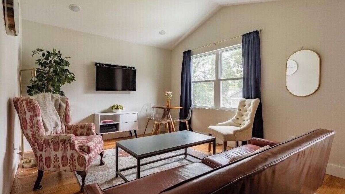 Talbot's Corner House | The Studio at Cleveland Park 2 bedroom 2 bathroom Near Lower Broadway