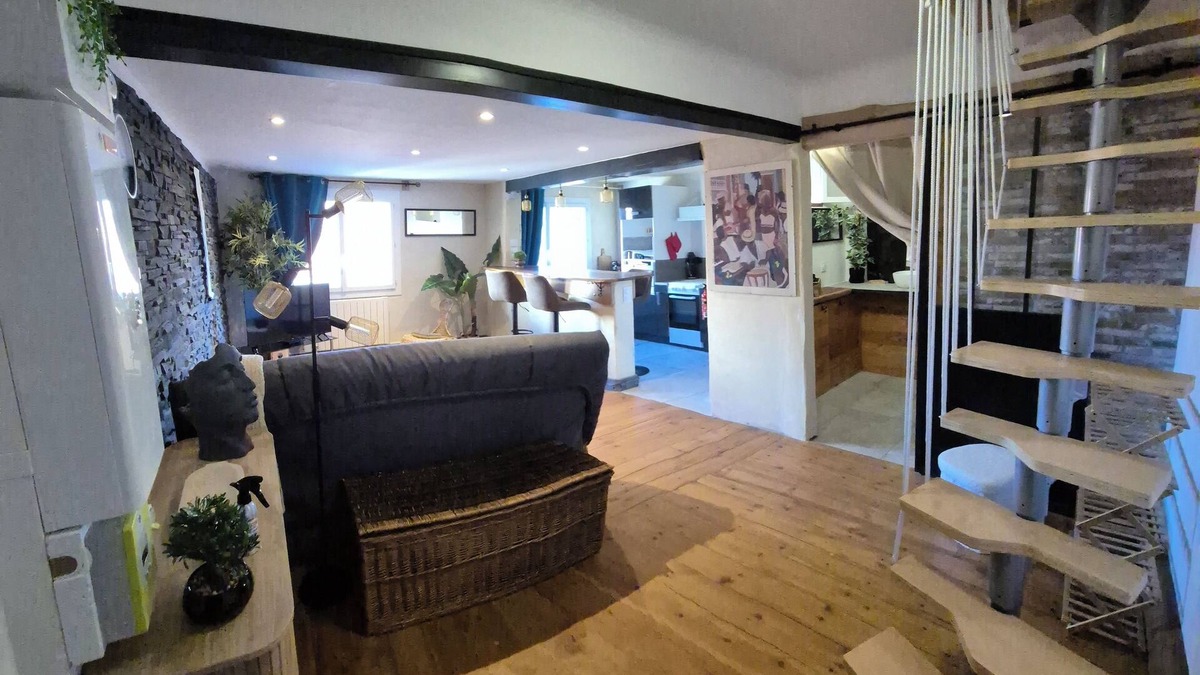 Laragne-Monteglin Apartment | The Studio - Duplex. Fully equipped, ideally located for shopping and tourism.