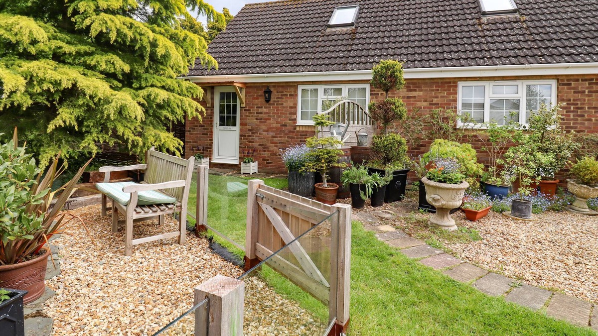 Stotfold Apartment | THE STUDIO, family friendly, with a garden in Baldock
